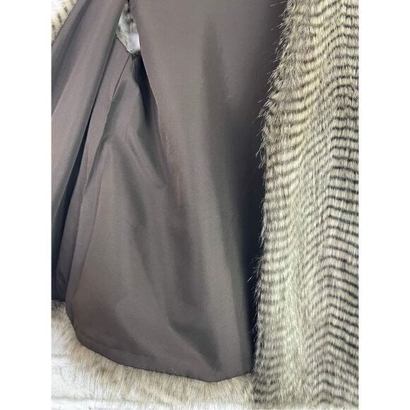 Altar'd State Sz XS Brown Beige
Striped Faux Fur Woodland Open Vest - Picture 6 of 7